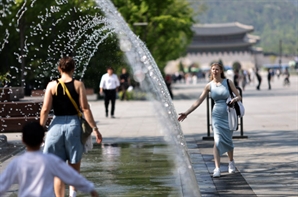 "11월까지 반팔 입어야 한다"…역대 최악 '작년 여름' 올해도 비슷하다는데