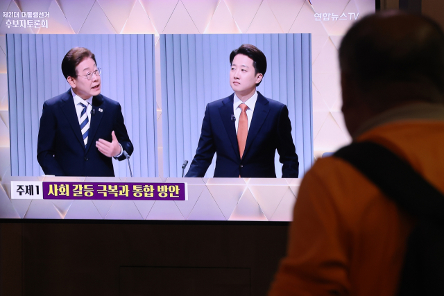 이준석 "왜 동덕여대 고소 취하 압박했나" 이재명 "정치의 조정, 바람직"