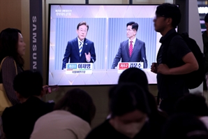이준석 "대통령 되겠단 분이 韓 원전 불신"…이재명 "그런 적 없다"