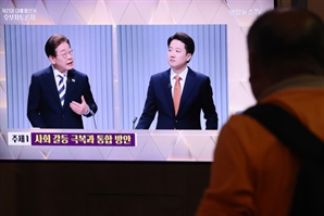 이재명 "계엄 때 국회 왜 안 들어갔나" 이준석 "세상 삐딱하게 봐"