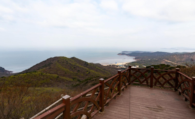호룡곡산 정상. 사진제공=인천 섬포털