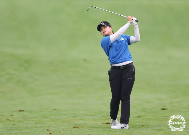 어프로치 샷하는 최혜진. 사진 제공=KLPGA
