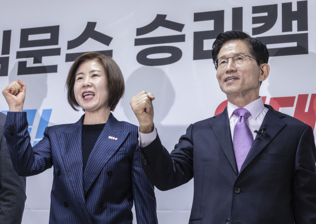 김미애(오른쪽) 국민의힘 의원이 지난달 28일 김문수 국민의힘 대선 후보 지지선언을 하고 있다. 연합뉴스