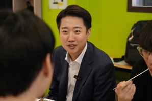 이준석 “이재명 토론 매너 빵점…꼰대짓에 거짓말도 일상화”