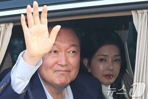 건진법사 등 신병 확보가 ‘우선’…김건희 소환 내달로 늦춰지나[안현덕의 LawStory]