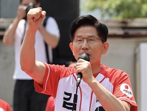 김문수 “박근혜, 집도 뺏긴 채 고초 겪어…명예 회복돼야”