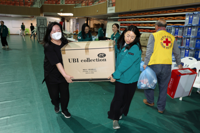 광주 광산구 공직자들이 광주여대 체육관에 마련된 임시대피소에서 시민들에 대한 2차 피해를 막기 위해 현장중심 행정을 펼치고 있다. 사진 제공=광주 광산구