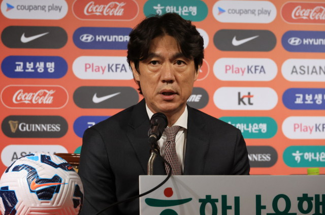 26일 북중미 월드컵 3차 예선 9·10차전 소집 명단을 발표하는 홍명보 축구 대표팀 감독. 연합뉴스