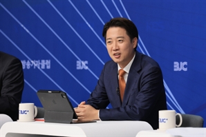 국힘 '백지수표 설득'에도…이준석 "유일한 단일화는 김문수 사퇴"