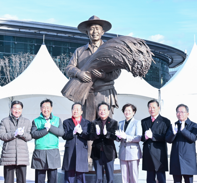지난해 12월 동대구역 광장에서 열린 박정희 전 대통령 동상 제막식 모습. 사진 제공=대구시