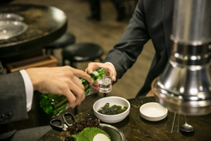 "젊을 때 마신 술, 암으로 돌아온다"…'이 나이' 지난 남성, 사망률 증가
