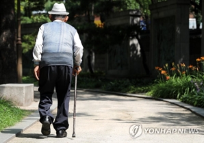 '늙어가는 서울'…70세 이상 인구가 19세 이하 뛰어넘었다[양철민의 서울 이야기]