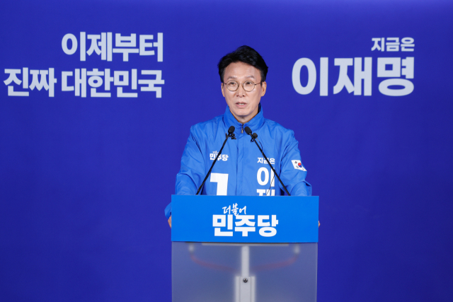 김민석 더불어민주당 상임공동선대위원장이 27일 서울 여의도 중앙당사에서 이낙연 새미래민주당 상임고문과 김문수 국민의힘 대통령 후보의 개헌·공동정부 구성 연대 선언을 비판하고 있다. 뉴스1