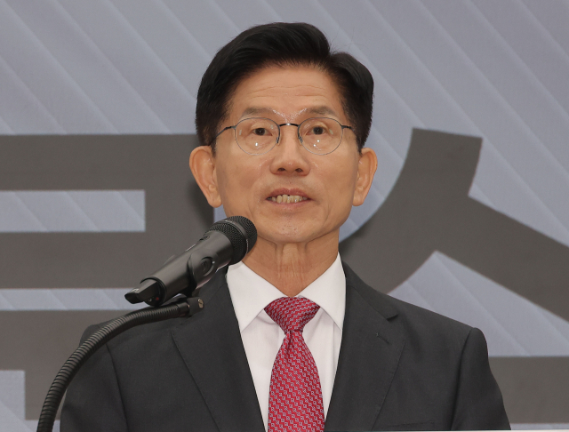 김문수 국민의힘 대선 후보가 27일 서울 여의도 당사에서 국토 발전 관련 공약 발표를 하고 있다. 연합뉴스