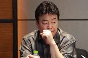 "아메리카노 500원에 드세유"…위기의 백종원 '파격 할인' 승부수 던졌다