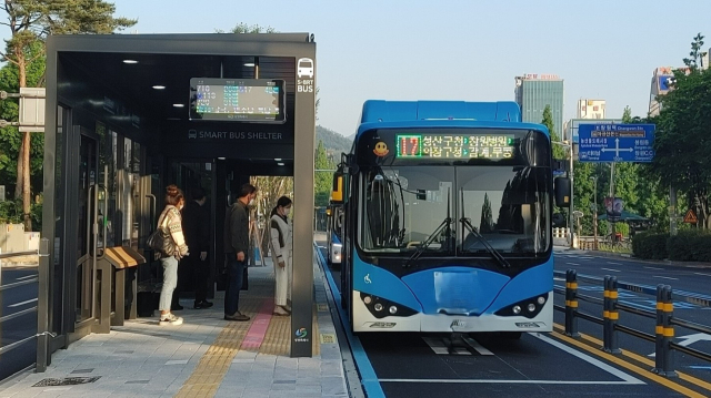 경남 창원시에서 운행 중인 시내버스. 사진 제공=경남도