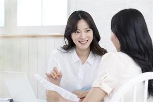"페미니스트는 한국서 금기어"…외신서 주목한 韓 대선 '여성 공약' 찬밥