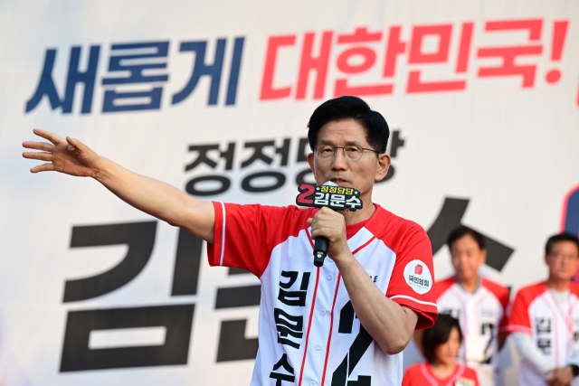 김문수, '이재명 지역구' 계양서 사전투표…"단일화 협상할 국면 지났다"