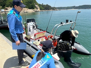 인천해경, 동력수상레저기구 무상점검 캠페인…엔진오일, 점화플러그, 냉각수