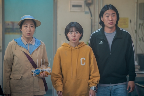 리듬감 넘치고 키치한 유머로 아무 생각 없이 웃겨 주는 코믹 K히어로물의 탄생