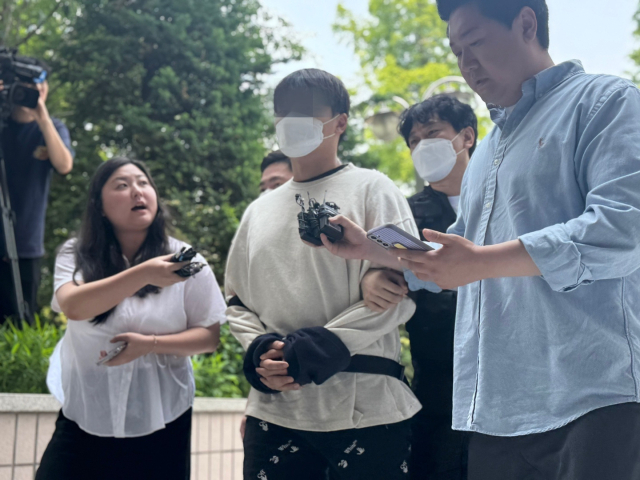 마약류관리법 위반 혐의를 받는 신남성연대 간부 A 씨(35·남)가 27일 오후 인천 미추홀구 인천지법 영장 심사장에 구속 전 피의자 심문(영장실질심사)을 받기 위해 출석하고 있다. 뉴스1