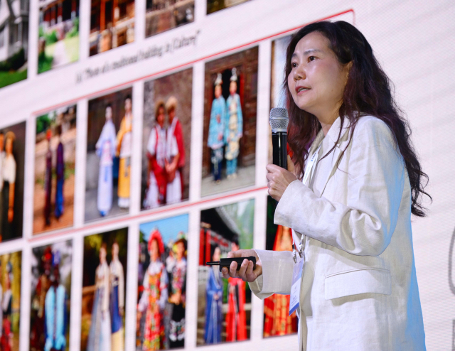 오혜진 카네기멜런대학교 교수가 28일 서울 중구 신라호텔에서 열린 서울포럼 2025 메인세션 세션3에서 강연을 하고 있다. 성형주 기자