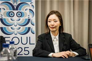 김아영 "예술가는 사회문제 해결에 영감 주는 선지자"