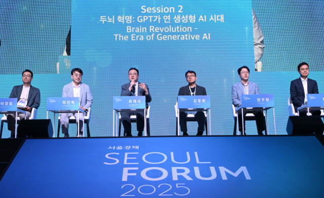 AI 등장 후 대규모 해고…"일자리 문제 대비해야" [서울포럼 2025]