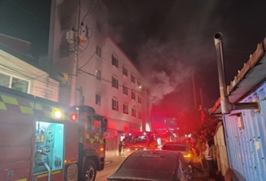 서산 모텔 2층서 화재… 1명 사망·17명 부상