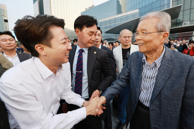 이준석 유세현장 찾은 김종인 "TK서 선전 예상…두 자릿수면 성공"