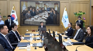 금통위 "1분기 역성장에 4월도 경기 부진…금리 인하 기조 이어갈 것"