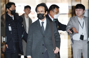 ‘200억대 횡령·배임 혐의’ 조현범 회장, 1심 오늘 결론