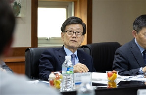윤진식 무협 회장, 부산 자동차부품업계 간담회…"美 관세 영향 파악해 대응"