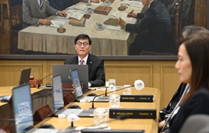 [속보] 이창용 "美 법원 상호관세 제동, 성장률 예측에 당장 반영 어려워"