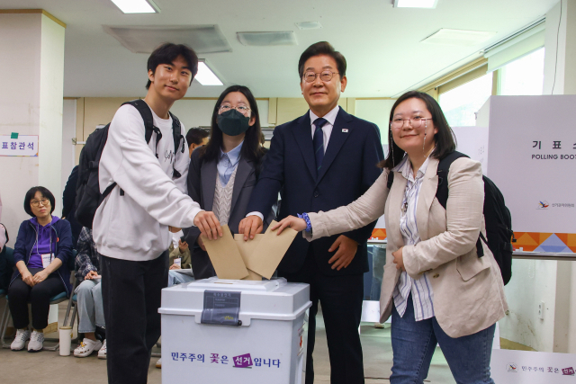 이재명, ‘김문수 30조 추경’ 공약에 “미리 하시지…안 하는 것보단 나아”