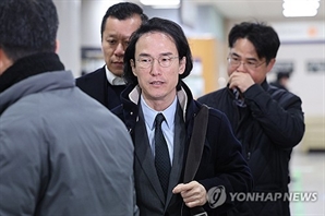 조현범 회장 1심 징역 3년 '법정구속'…200억대 횡령·배임 혐의