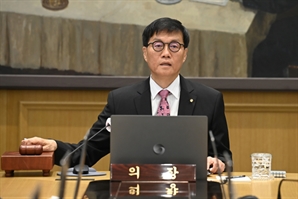 [속보] 이창용 "美 물가 상승폭 커질 전망…금리 동결 기조 길어질 것"