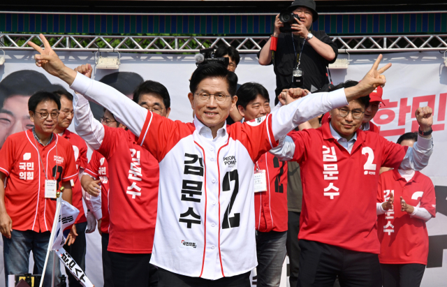 '李 안방' 인천 집중 공략한 金 "1번 찍으면 자유 없어진다"