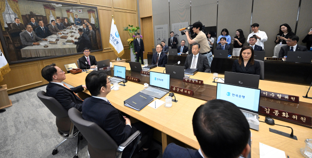 이창용 한국은행 총재가 29일 서울 중구 한국은행에서 열린 금융통화위원회를 주재하고 있다. 사진공동취재단