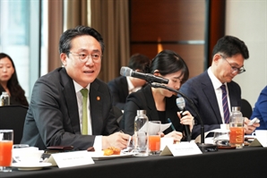 해수부, 美 하원의원단 만나 불법 어업 근절 협력방안 논의