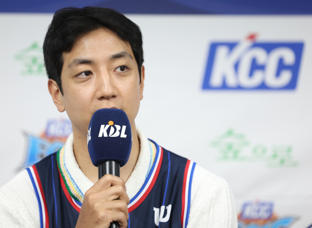 허훈이 29일 서울 강남구 KBL센터에서 열린 부산 KCC 이지스 입단식에서 소감을 밝히고 있다. 연합뉴스