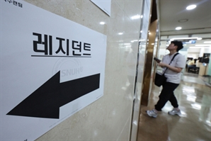 또 의사불패? 이례적 전공의 추가모집, 인턴기간 축소에도 '두자릿수' 그쳐