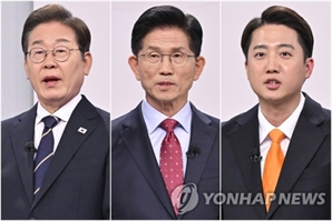 진보 뭉치고 보수는 눈치…사전투표 '서고동저'