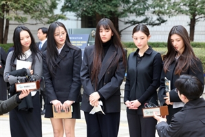 法, “뉴진스, 독자 활동 1회당 멤버별 10억 물어라”…활동 사실상 봉쇄
