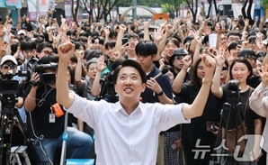 이준석 "페이스북 창업자와 알바했다…미국 아는 지도자 필요"