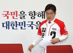 권성동 "이재명, 유시민 망언에 미온…내로남불 DNA"