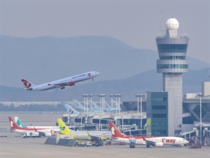 인천공항 도착 여객기 안에서 외국인 여성 출산…'심정지' 신생아 숨져