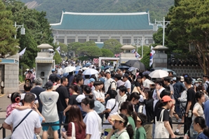 [사진] 발 디딜 틈 없는 청와대
