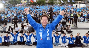 [현장+] "제2의 수도, 상생의 길 만들겠다" 부산서 지지호소한 이재명