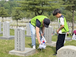 현대엔지니어링, 국립현충원서 묘역정화 봉사활동 펼쳐